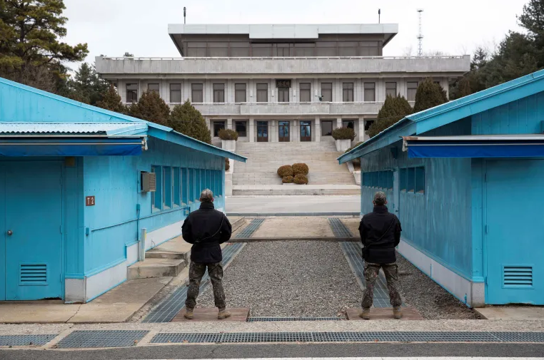 S Korea says it fired warning shots after N Korean soldiers crossed border