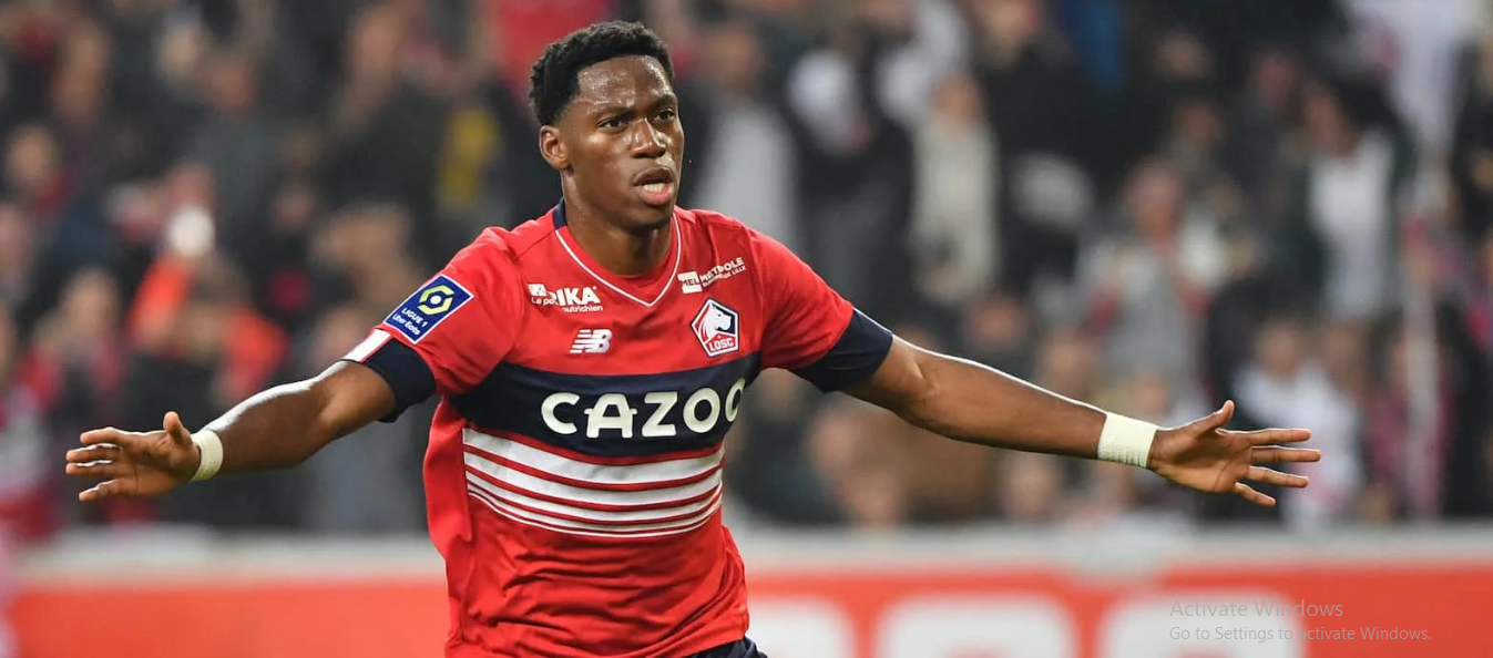 Manchester United make contact with representatives of Lille striker Jonathan David