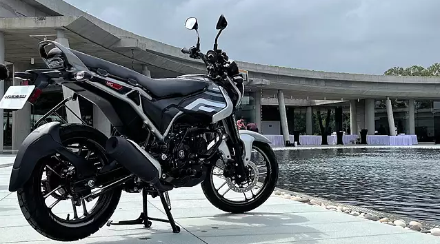 Understanding the mileage of Bajaj Freedom in both CNG and petrol.
