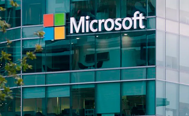 1,100 flights in the US have been cancelled due to disruptions in operations caused by a Microsoft outage.