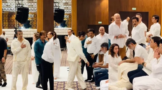 Sonu Nigam cries at Tishaa Kumar’s prayer meet, gets consoled by her father Krishan Kumar