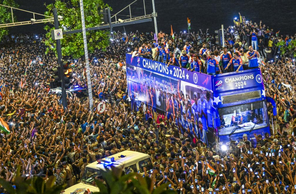 Passionate fans flock to hail Rohit and his men’s