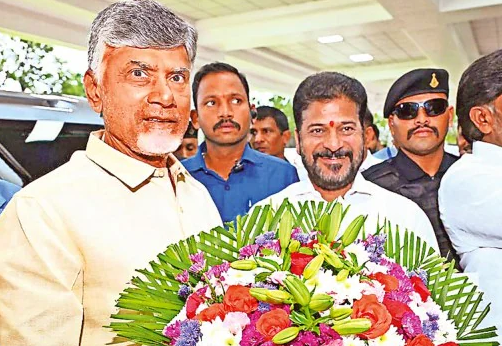 After a decade, a thaw: CMs of Telangana, Andhra begin hard negotiations with a hug