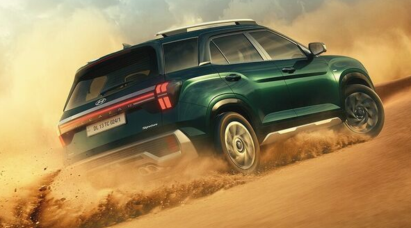 Hyundai Alcazar facelift revealed ahead of the launch on Sept 9: Design, features, booking amount and more