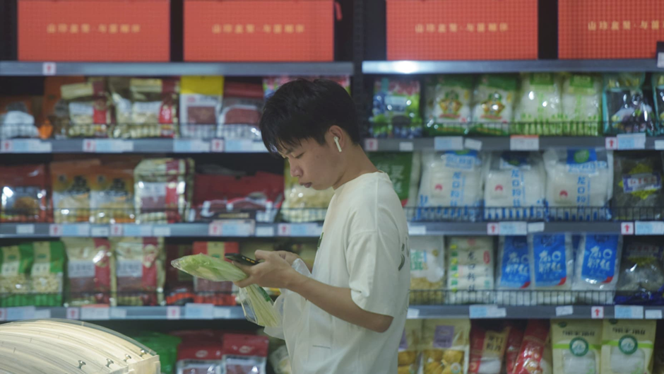 Retail sales and industrial figures in China fall short of expectations in August