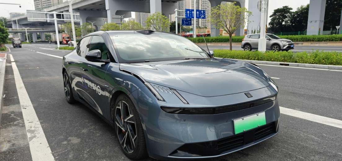 Sunday China Drive features the Lynk & Co Z10, a high-performance BEV equipped with dual motors totaling 580 kW and cutting-edge technology