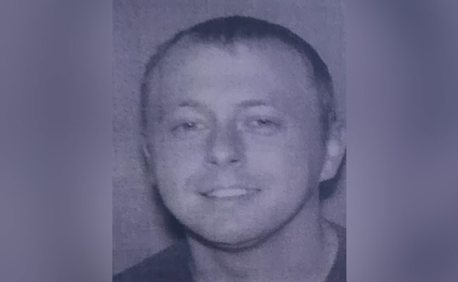 7 individuals were shot on a US highway in Kentucky, with the suspect currently evading capture