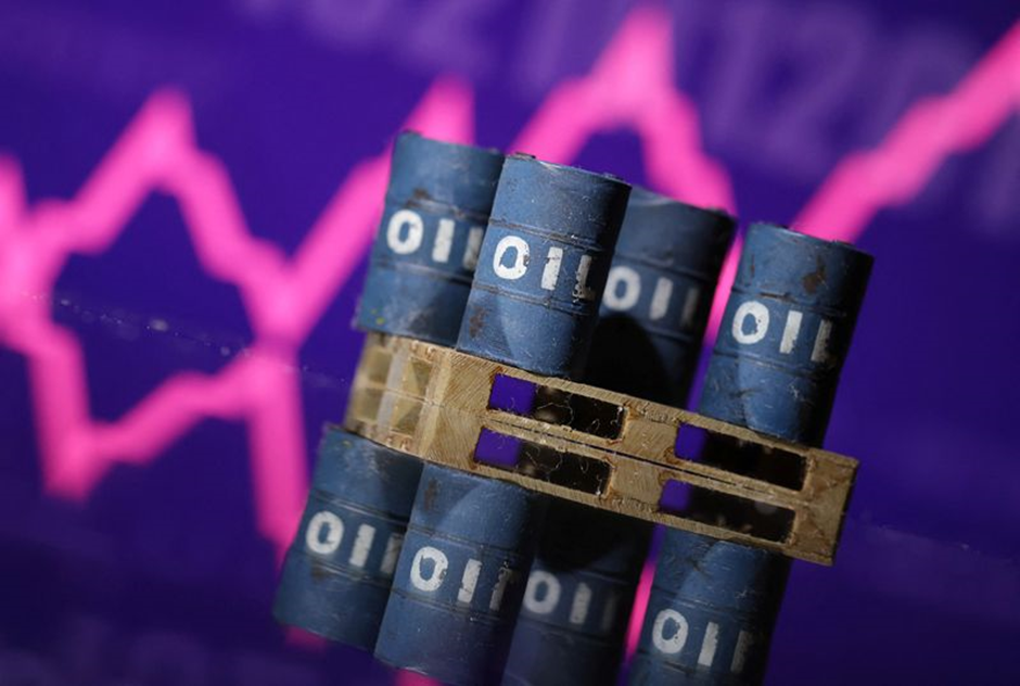 Oil prices drop by over 4% following Iran’s dismissal of Israeli attacks