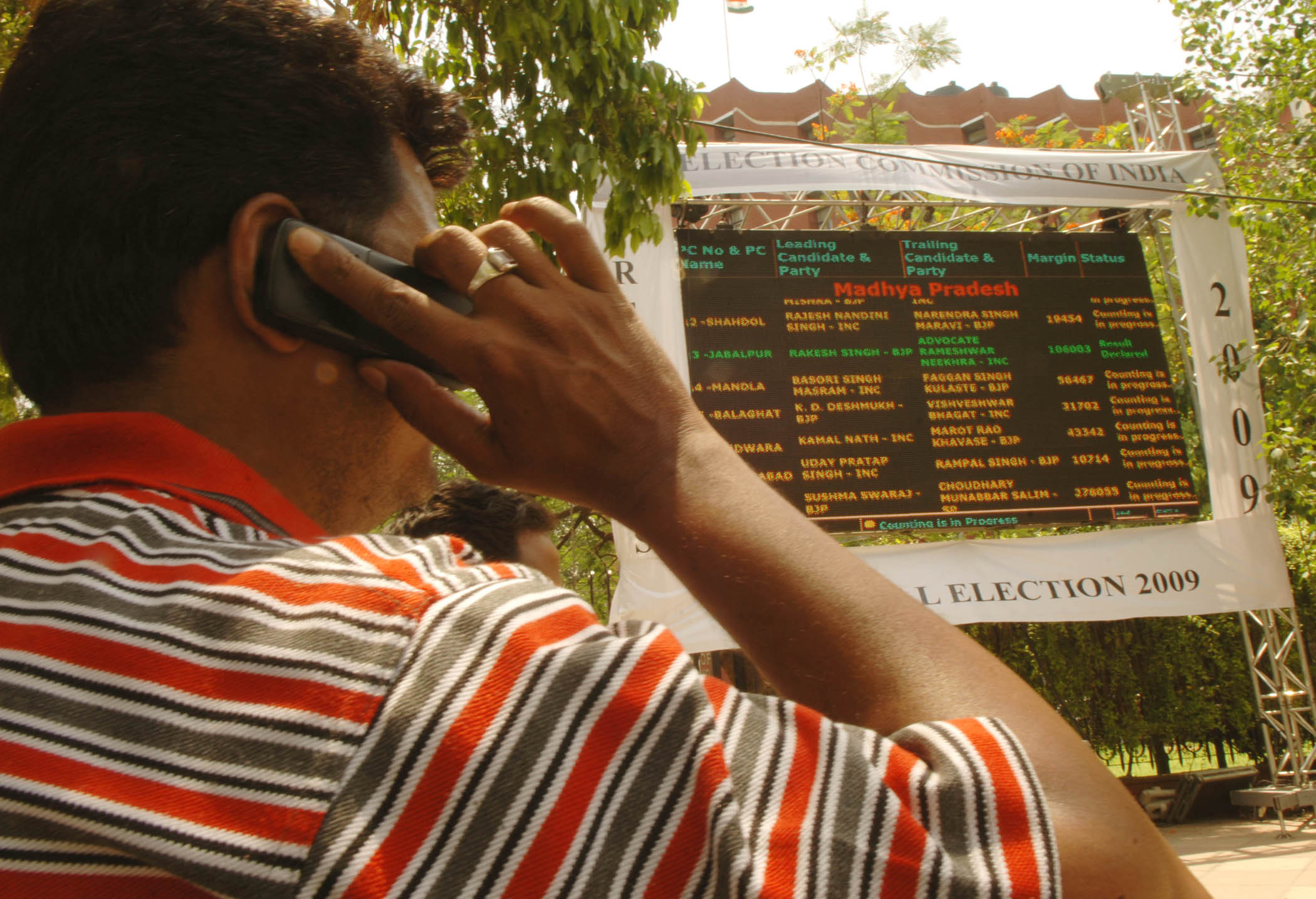 Media activity at the Election Commission of India's Nirvachan Sadan office in New Delhi on 16 May 2009.